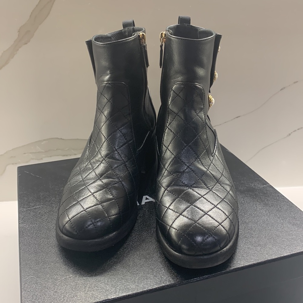 Chanel Black Quilted leather Pearl CC Logo Zip Boot Size 41.5 - Picture 3 of 15